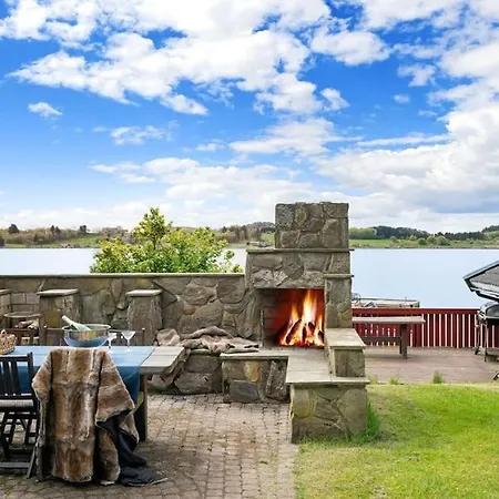 Beautiful Seafront Home, 5 Min To Ons