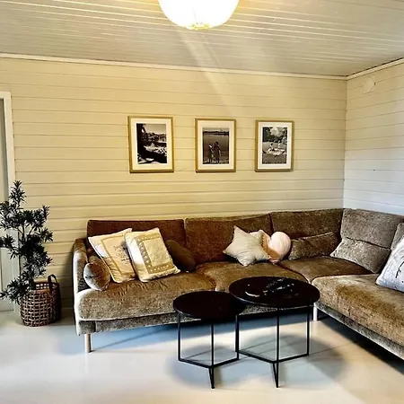 Beautiful Seafront Home, 5 Min To Ons